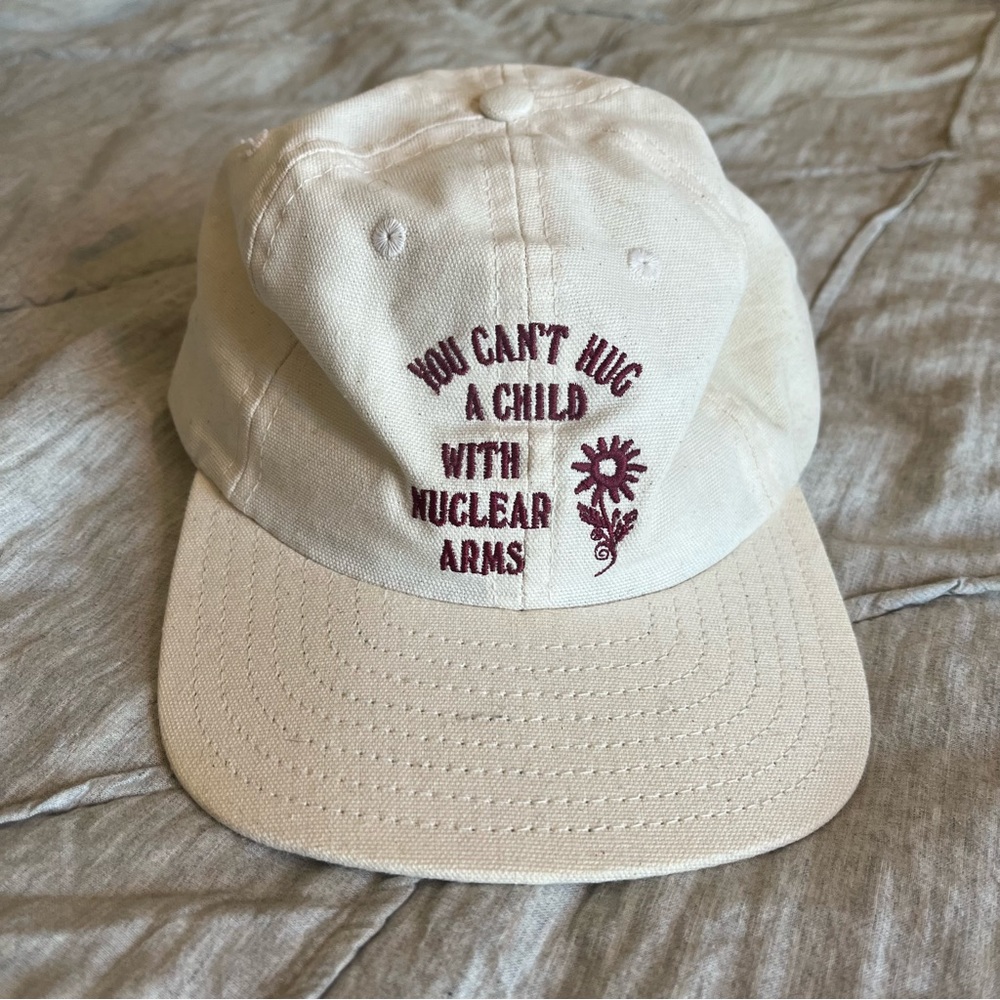 Mister Green ball cap “you can’t hug a child with nuclear arms” cream OS